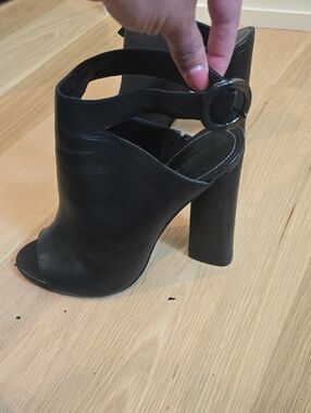 Kendall & Kylie Black Peep-Toe Leather Block Heel Booties